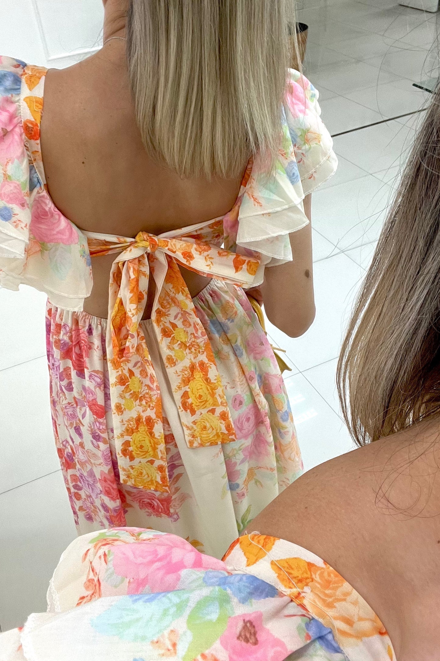 Sukienka Maxi w Kwiaty z Falbankami i Wiązaniem